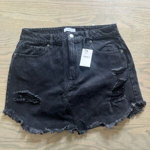 NWT Forever 21 black denim mini skirt frayed hem and distressed women’s large